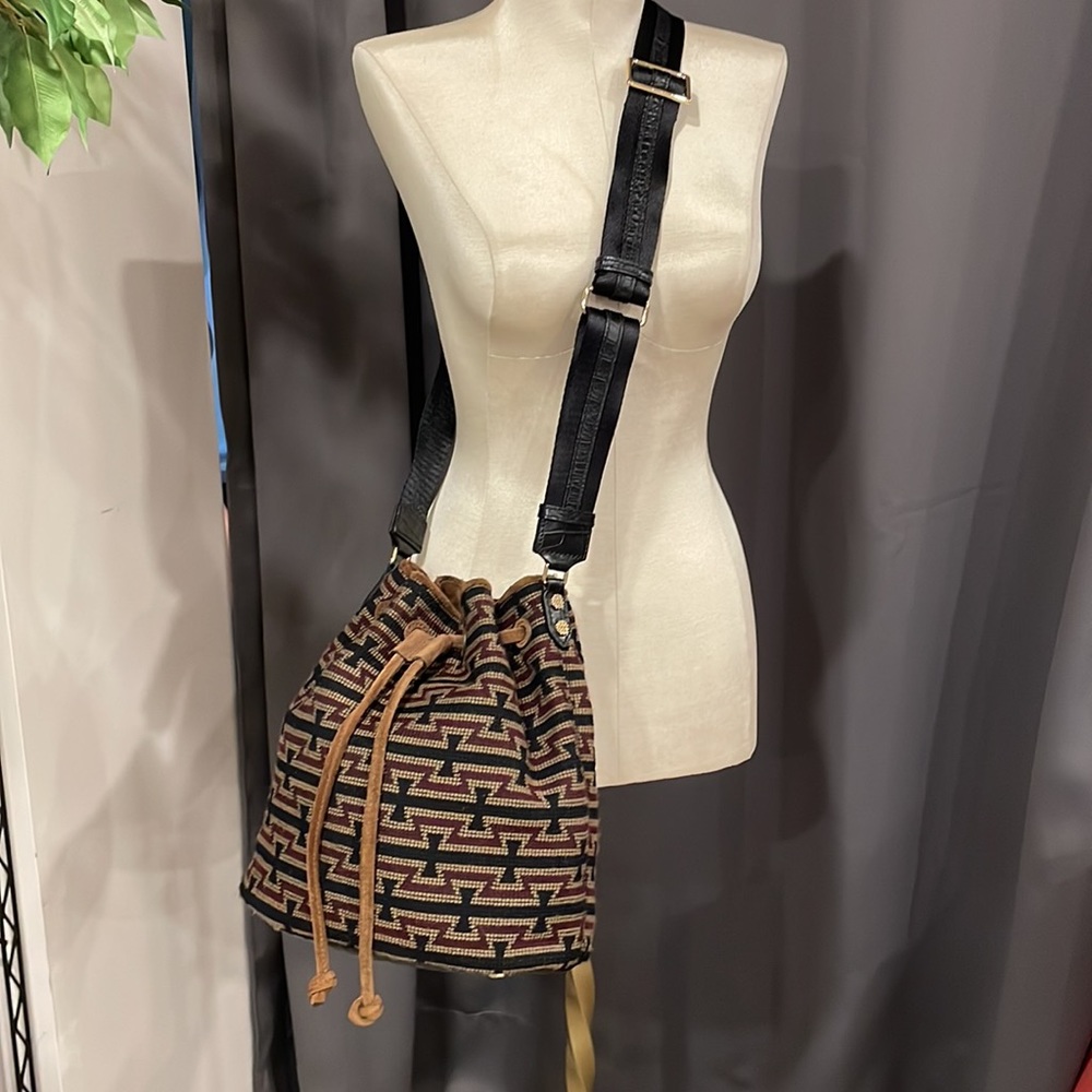 Elizabeth and James Black and Tan Geometric Crossbody Bag
